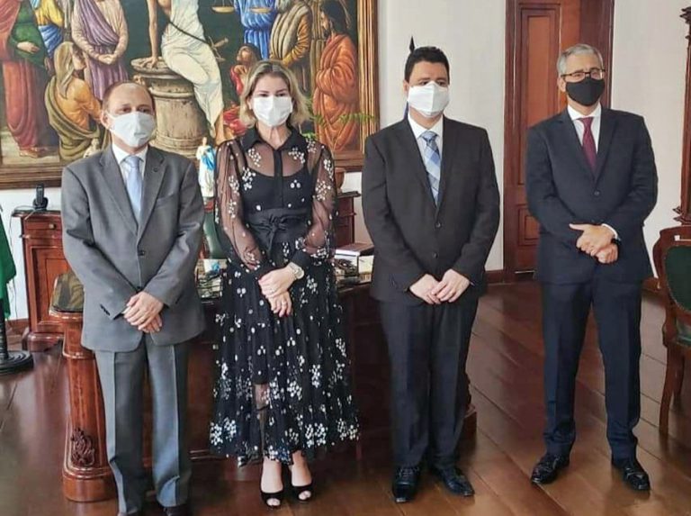 Por critério de merecimento, presidente do TJMA empossa juiz Rodrigo Costa Nina como juiz auxiliar na Comarca de São Luis